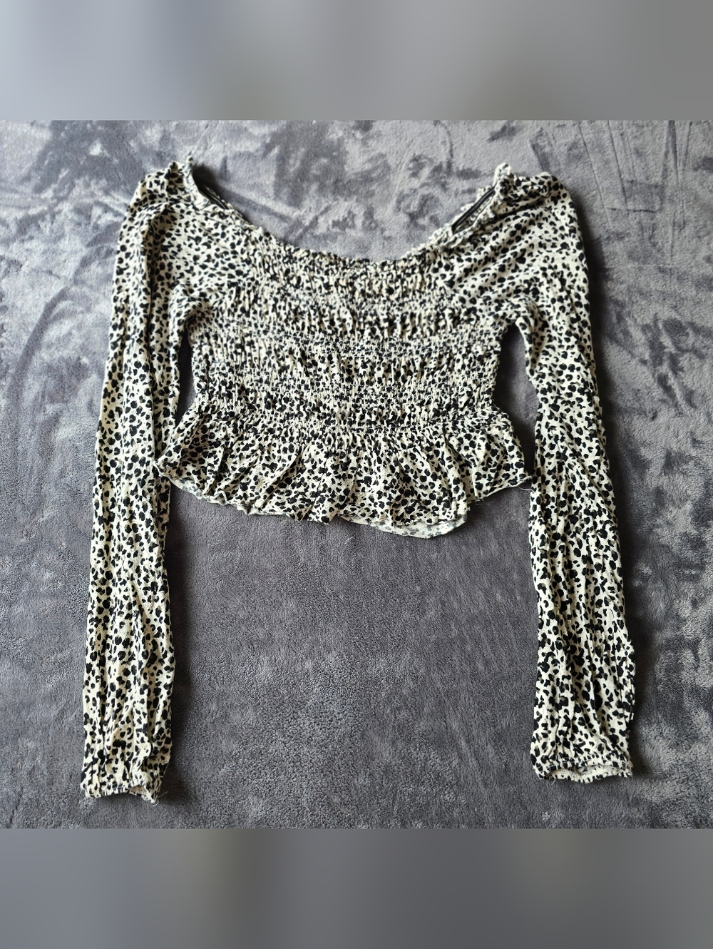 Urban Outfitters Croppee Leopard Print Smocked Top Size Medium - Picture 3 of 12